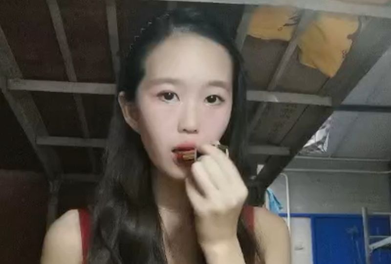 披肩发美女约炮粉丝mp4